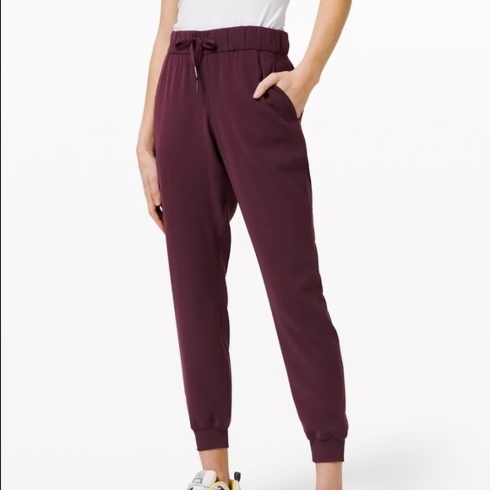 Lululemon On the fly mid-rise joggers